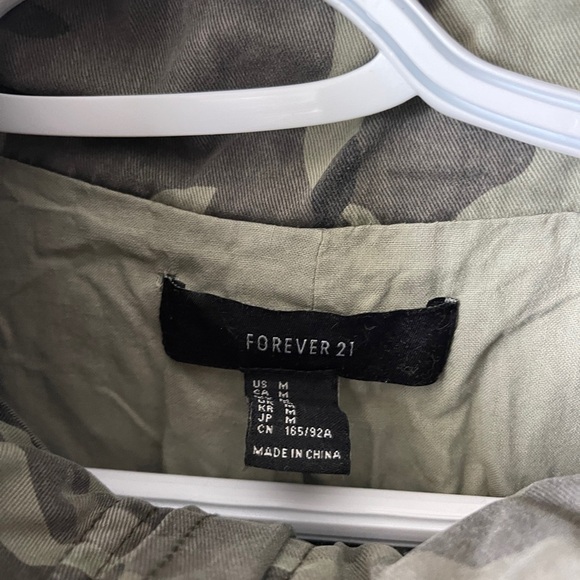 💙BOGO💙 Forever 21 Camouflage Zip-Up Jacket - Picture 2 of 3